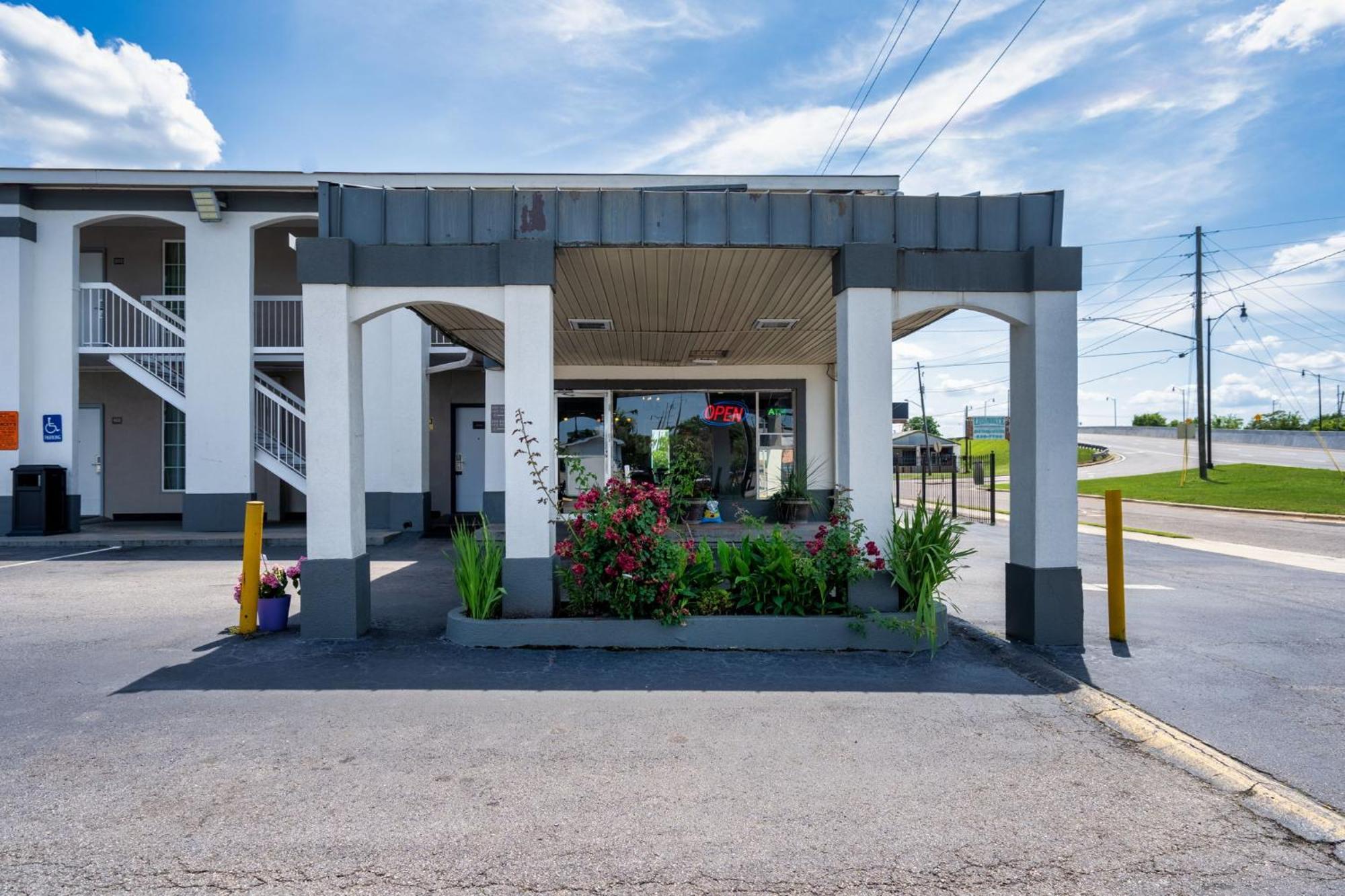 Budgetel Inns & Suites Augusta Downtown 706-945-1238 Εξωτερικό φωτογραφία