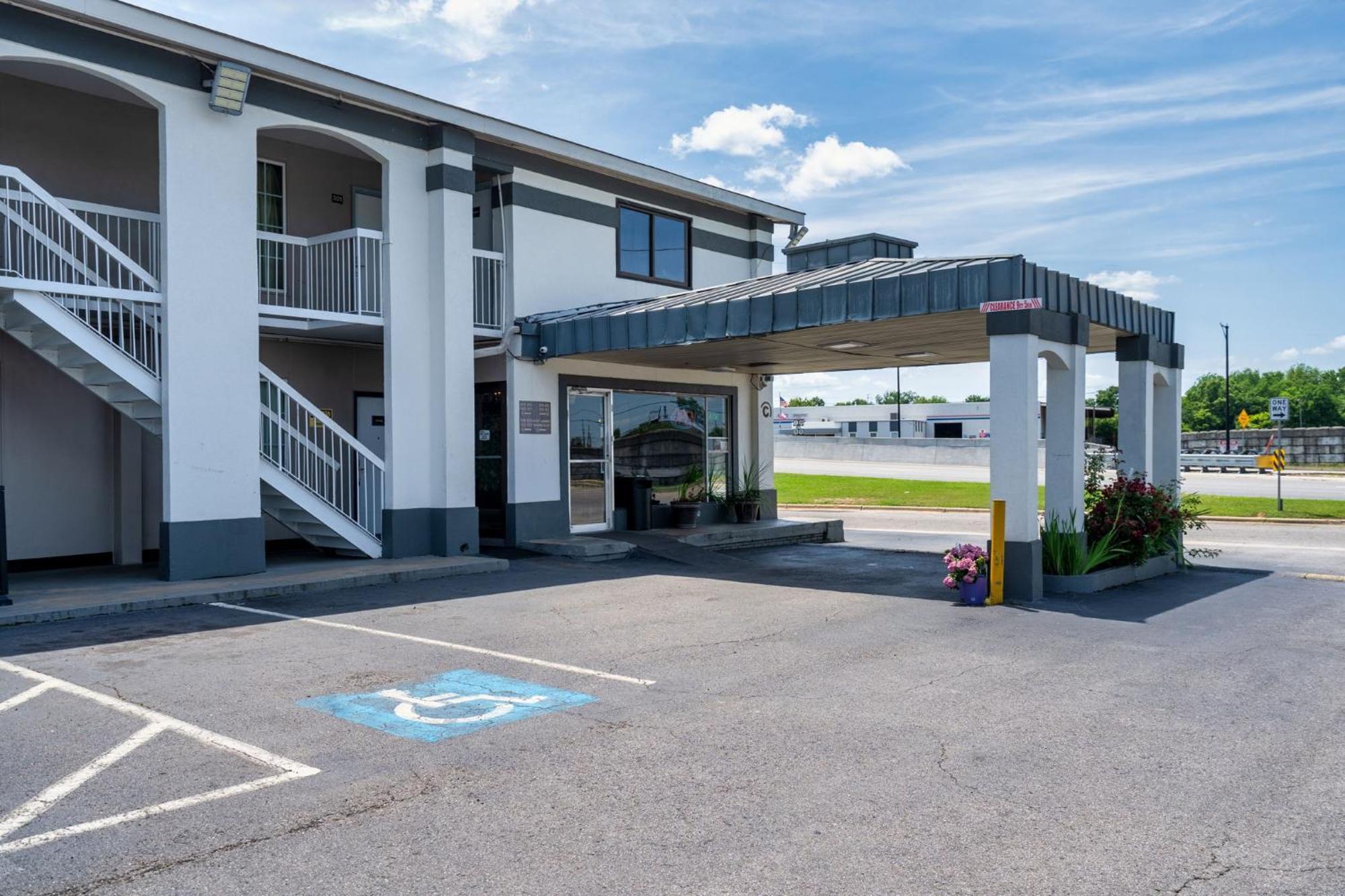 Budgetel Inns & Suites Augusta Downtown 706-945-1238 Εξωτερικό φωτογραφία